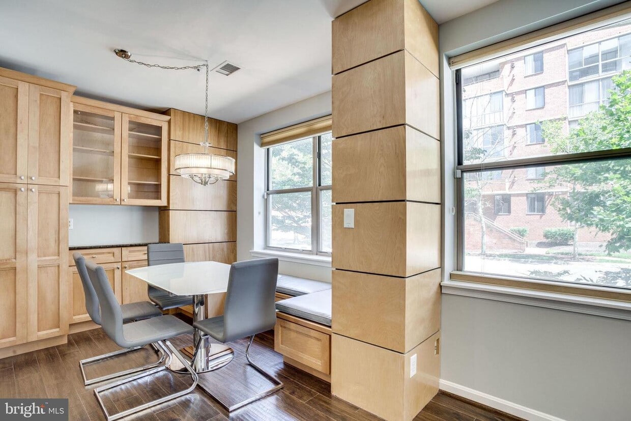 1200 Braddock Pl Unit 102, Alexandria, VA 22314 Room for Rent in