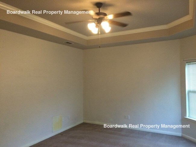 Foto del edificio - 8015 Clyde Dent Dr