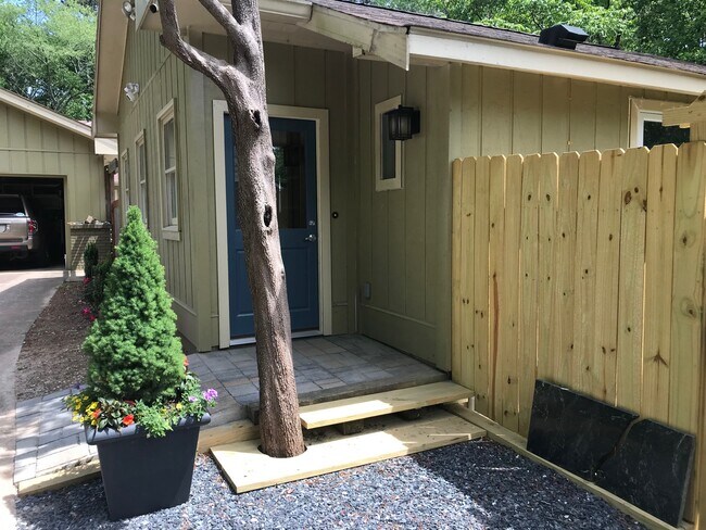 Private Entrance & Parking - 1040 Applecross Dr