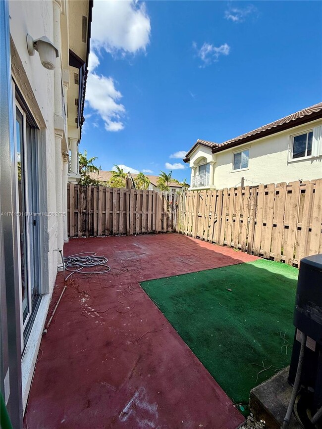 Foto del edificio - 8803 NW 109th Pl