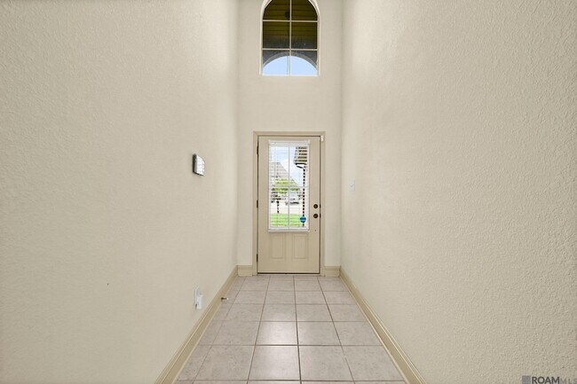 Foto del edificio - 5176 Wildwood Dr