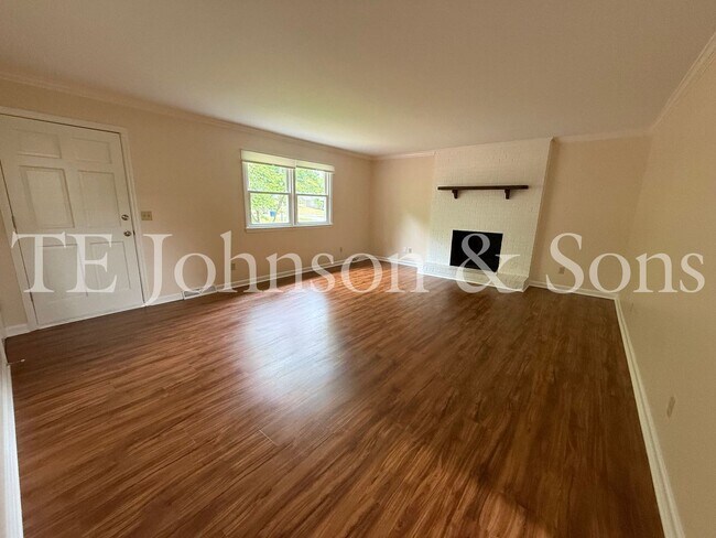 Building Photo - 3 Bedroom Close to Mt. Tabor