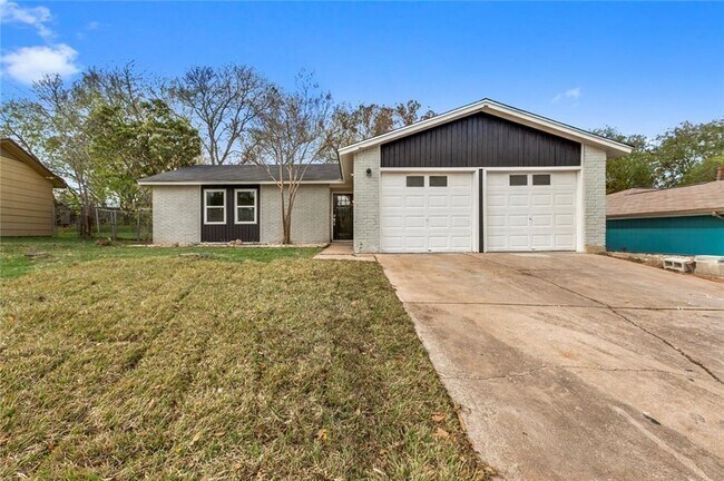 Foto del edificio - 5104 Hedgewood Dr