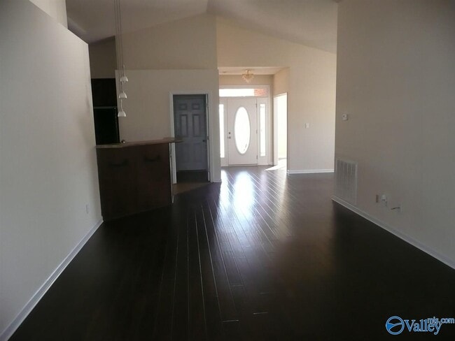 Building Photo - 218 Shadow Cove Dr SW