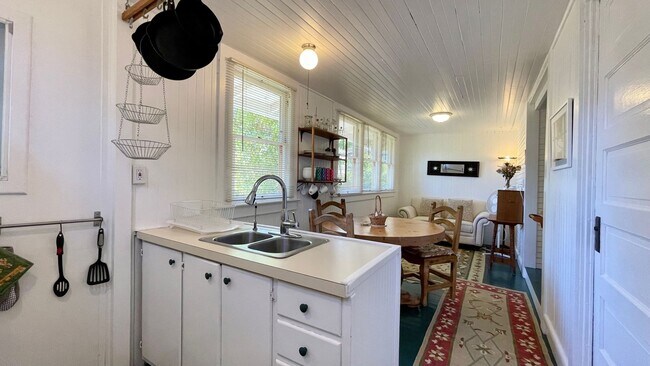 Foto del edificio - FURNISHED 1 Bedroom Downtown SLO, Utilities Included