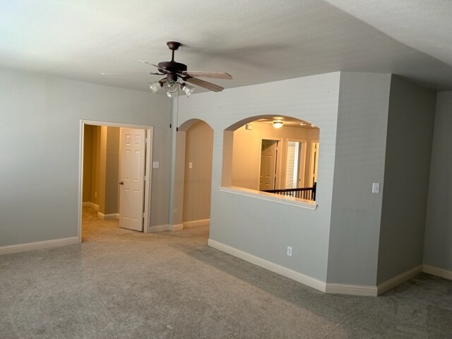 Building Photo - 526 Collins Ln