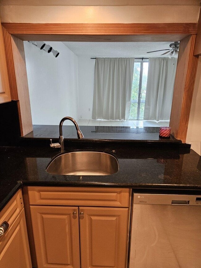 Building Photo - 8401 W Sample Rd