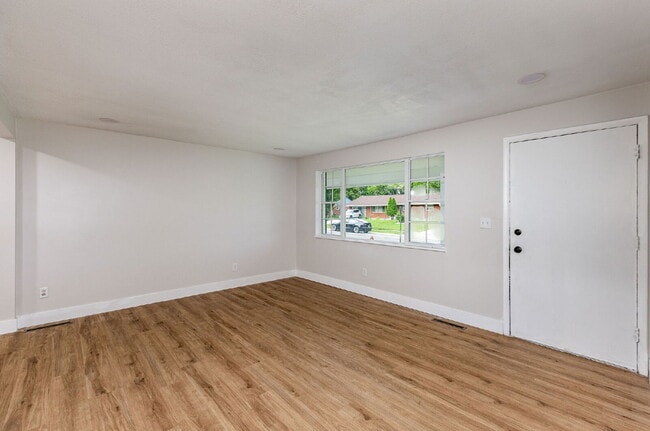 Building Photo - 722 Castro Ln