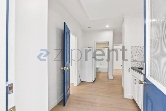 Building Photo - Unit A