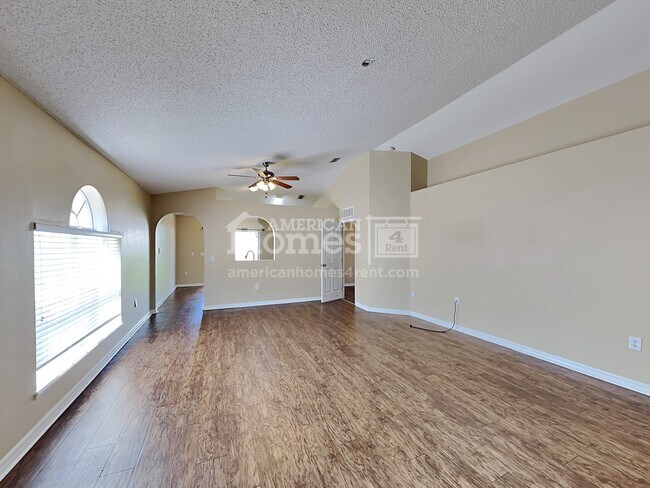 Foto del edificio - 2768 Whispering Trails Drive