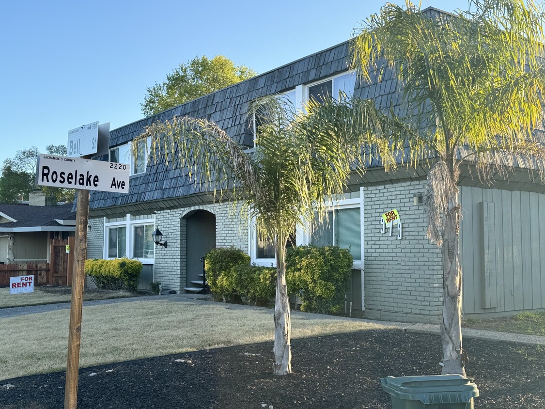 Front view - 919 Bell St