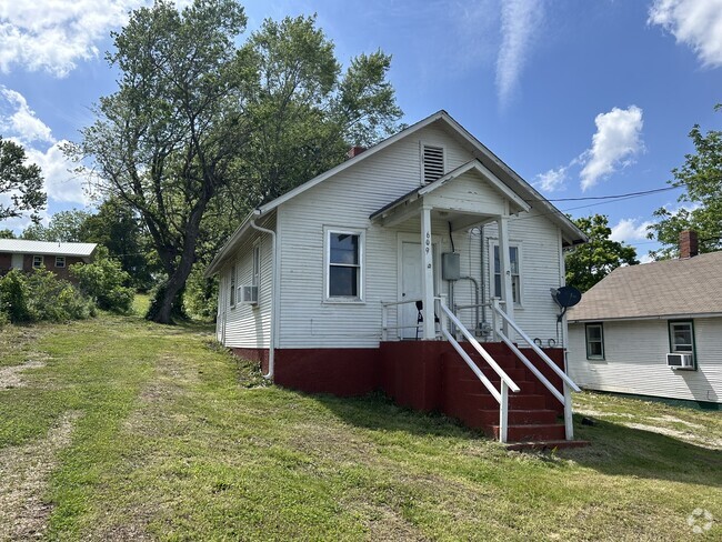 Building Photo - 609 Simpson St