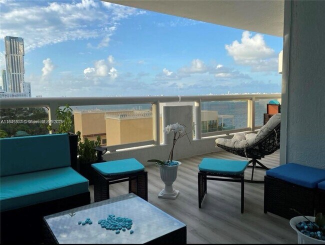 Building Photo - 1717 N Bayshore Dr