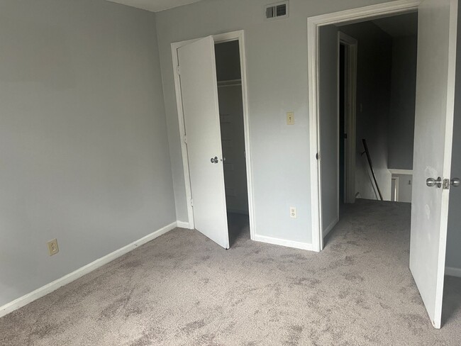 Building Photo - 3 Bed 2.5 Bath Townhome in Charlotte