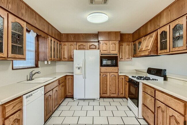 Building Photo - 3210 Nantucket Dr
