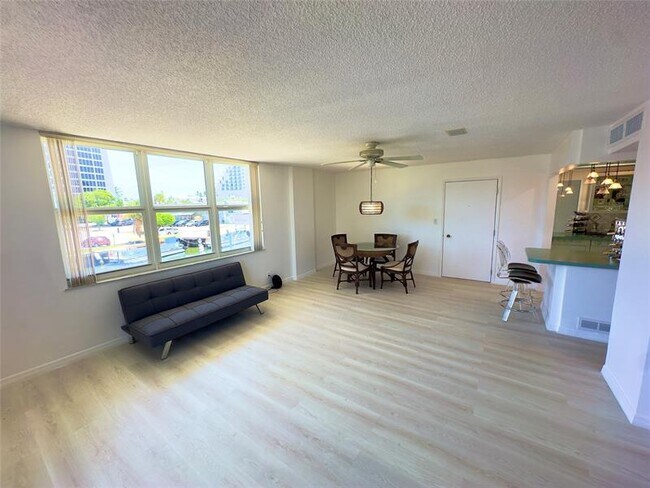 Building Photo - 1 Las Olas Cir
