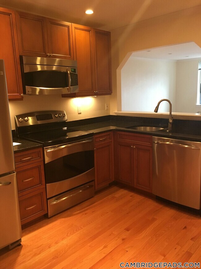 Building Photo - 60 Brattle St