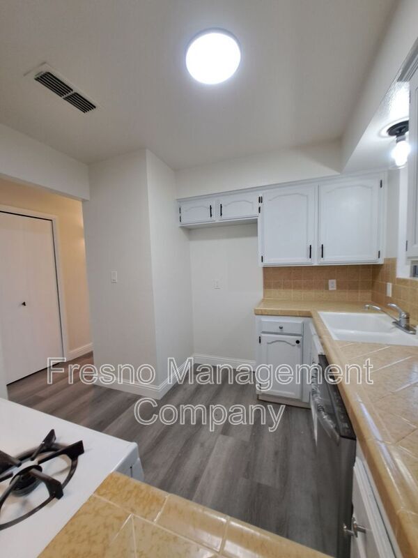 Building Photo - 4313 W Princeton Ave