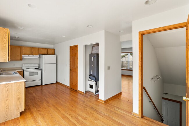 Building Photo - 908 Buchanan Ave