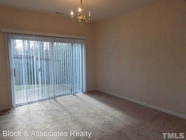 Building Photo - 3 br, 2.5 bath House - 700 Walnut Woods Drive