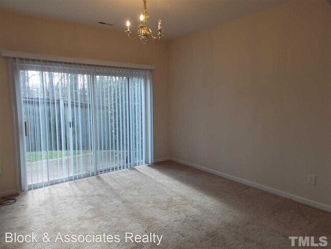 Foto del edificio - 3 br, 2.5 bath House - 700 Walnut Woods Drive