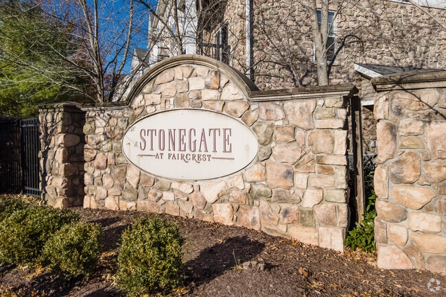 Foto del edificio - Stonegate At Faircrest