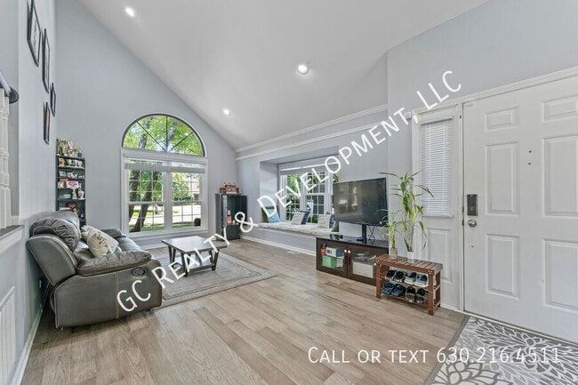 Building Photo - 100 Chatsworth Cir