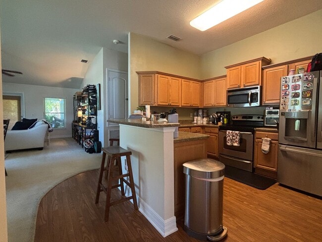 Foto del edificio - 4 BR 2 BA Annual Rental in Gated community...
