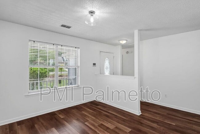 Building Photo - 212 Brookstone Way