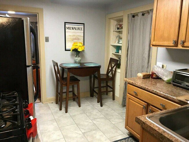 Foto del edificio - 2254 N 67th St