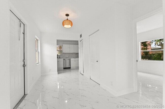 Building Photo - 515 Putnam Rd