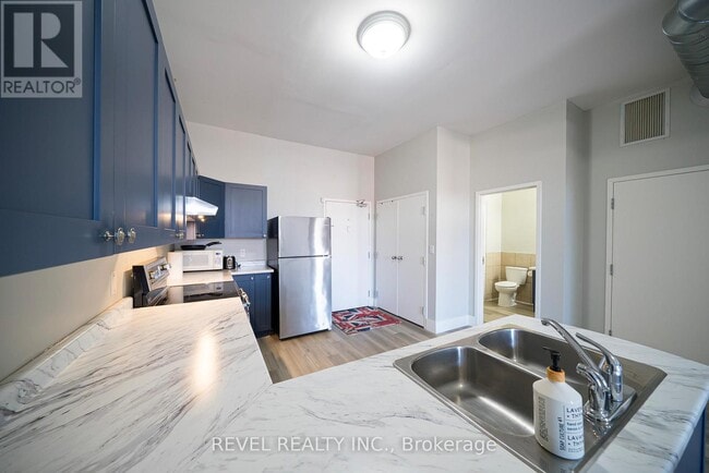 Building Photo - 150 Colborne St