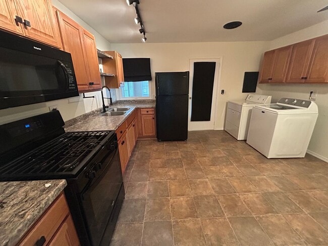 Building Photo - Well-maintained 3-bedroom, 1-bath house in a great location