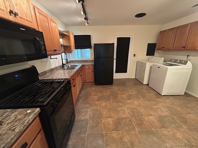 Foto del edificio - Well-maintained 3-bedroom, 1-bath house in a great location