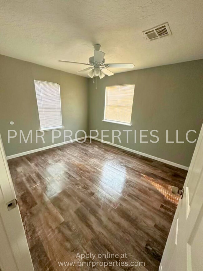 Building Photo - 2 Bedrooms / 1 Bathroom House