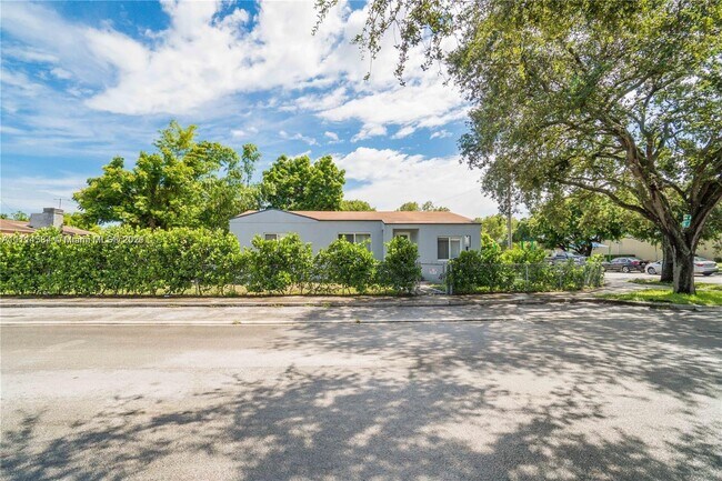Building Photo - 570 NW 49th St