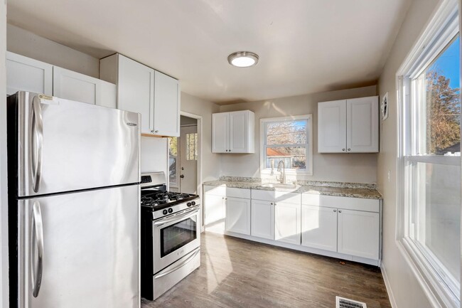 Building Photo - 5804 W Silver Spring Dr