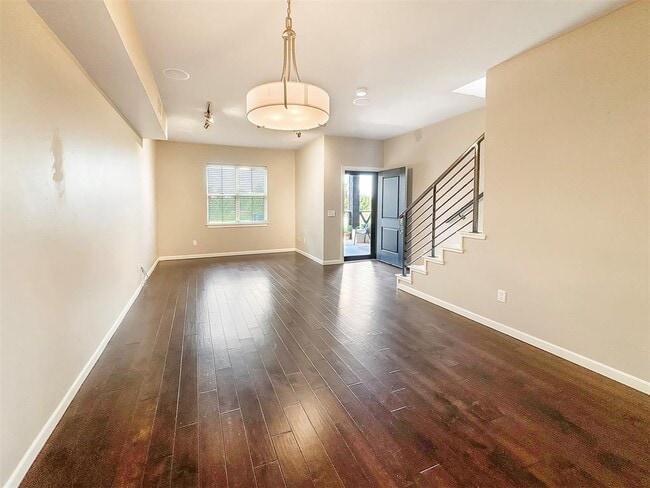 Building Photo - 2208 Kavanaugh Blvd