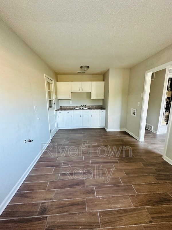 Foto del edificio - 319 Delta Rd