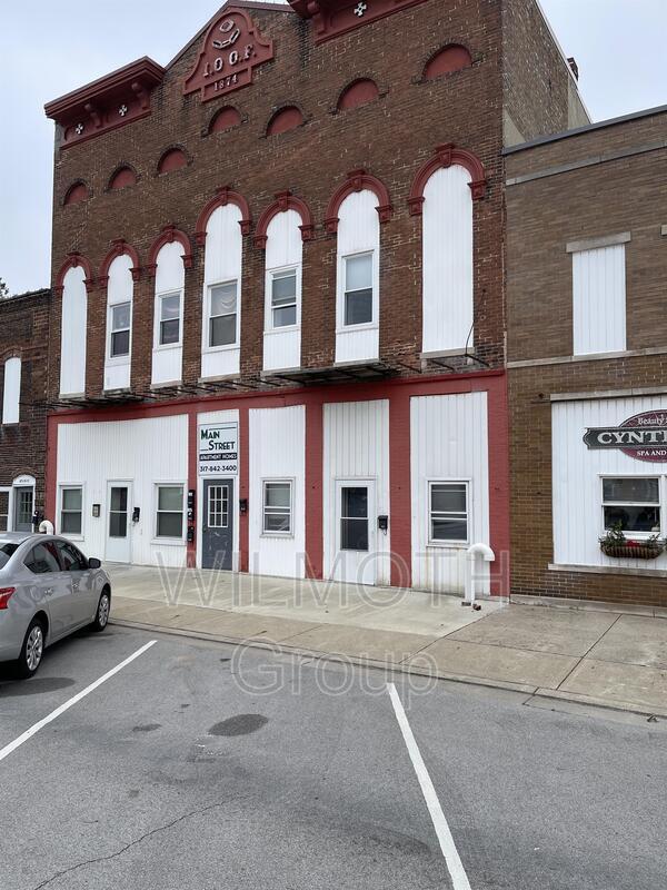 Primary Photo - 102 W Main St