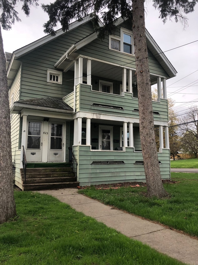 Primary Photo - 423 Highland Ave