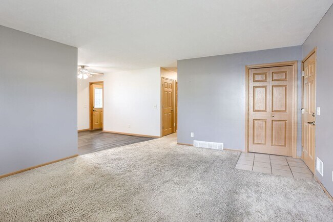 Foto del edificio - 3-Bedroom Brick Ranch with Fenced Yard & F...