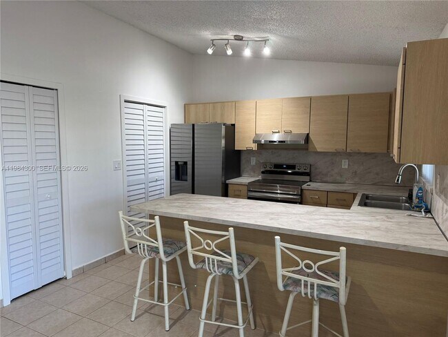 Foto del edificio - 14325 SW 11th Terrace