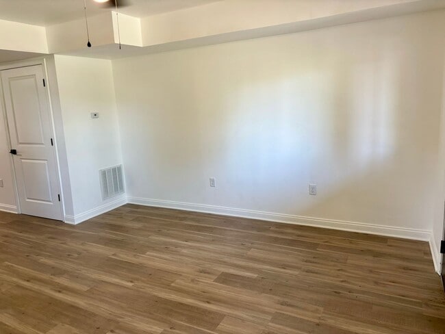 Building Photo - Beautiful 2 bedroom home