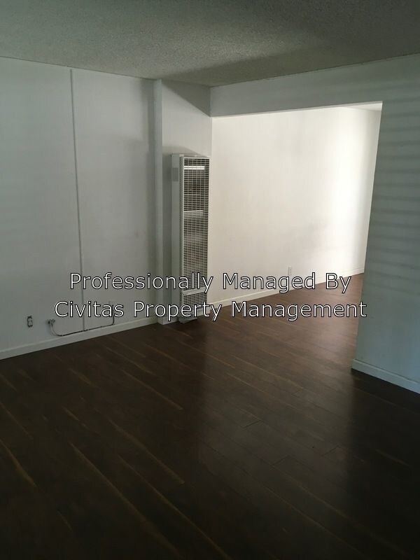 Building Photo - 3227 Parkhaven Dr