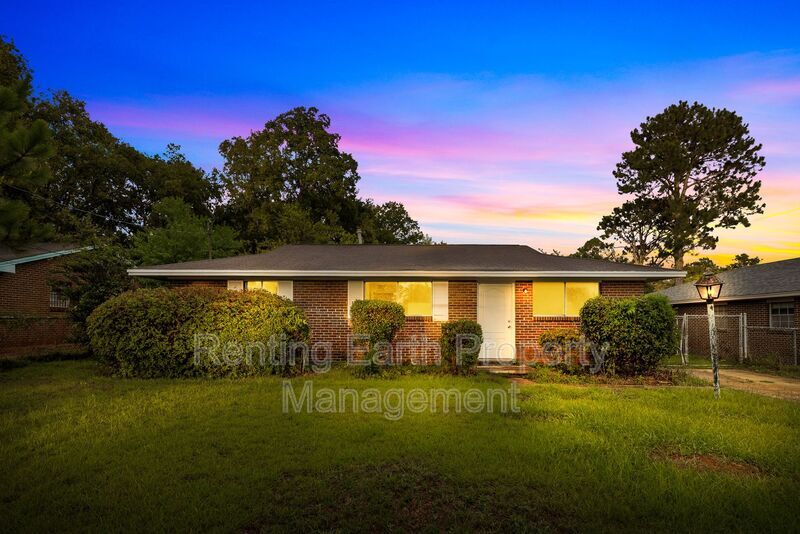 Foto principal - 426 Brookview Dr