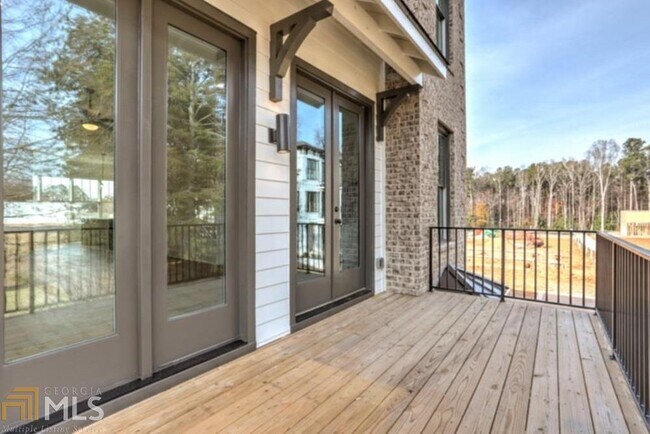 Foto del edificio - 330 Magnolia Pl