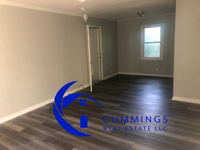 Building Photo - Three Bedroom Home with Large Bonus