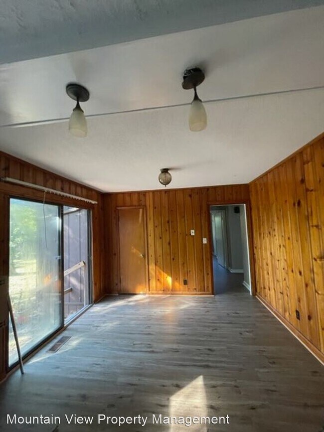 Foto del edificio - 3 br, 1 bath House - 2122 Hamill Rd