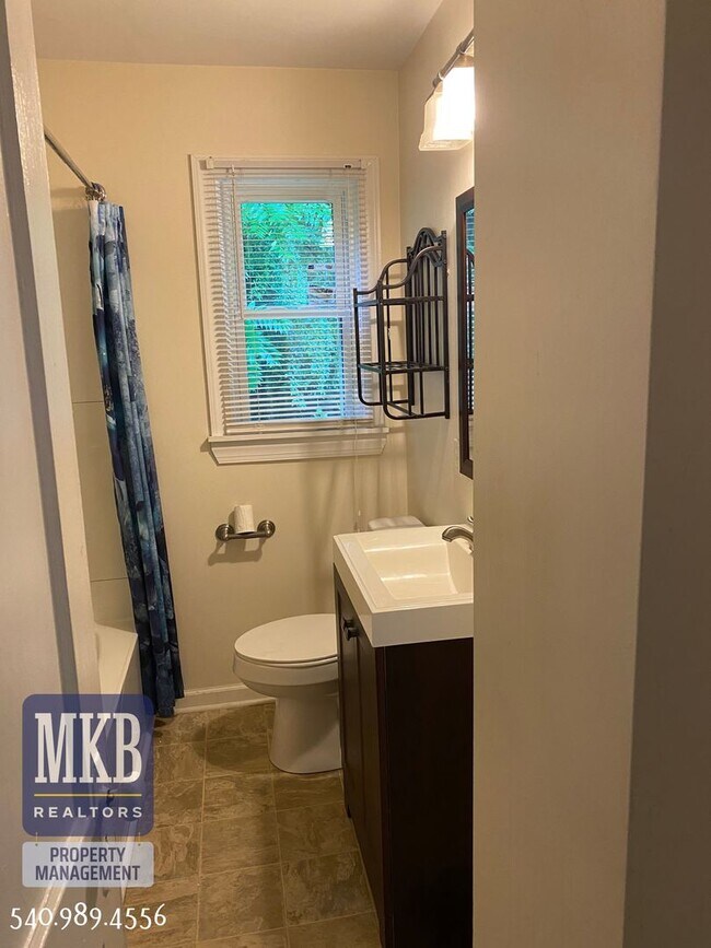 Foto del edificio - 3 Bedroom, 1 1/2 Bath Cape Cod